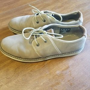 Men's size 8.5 tan causal dress shoes